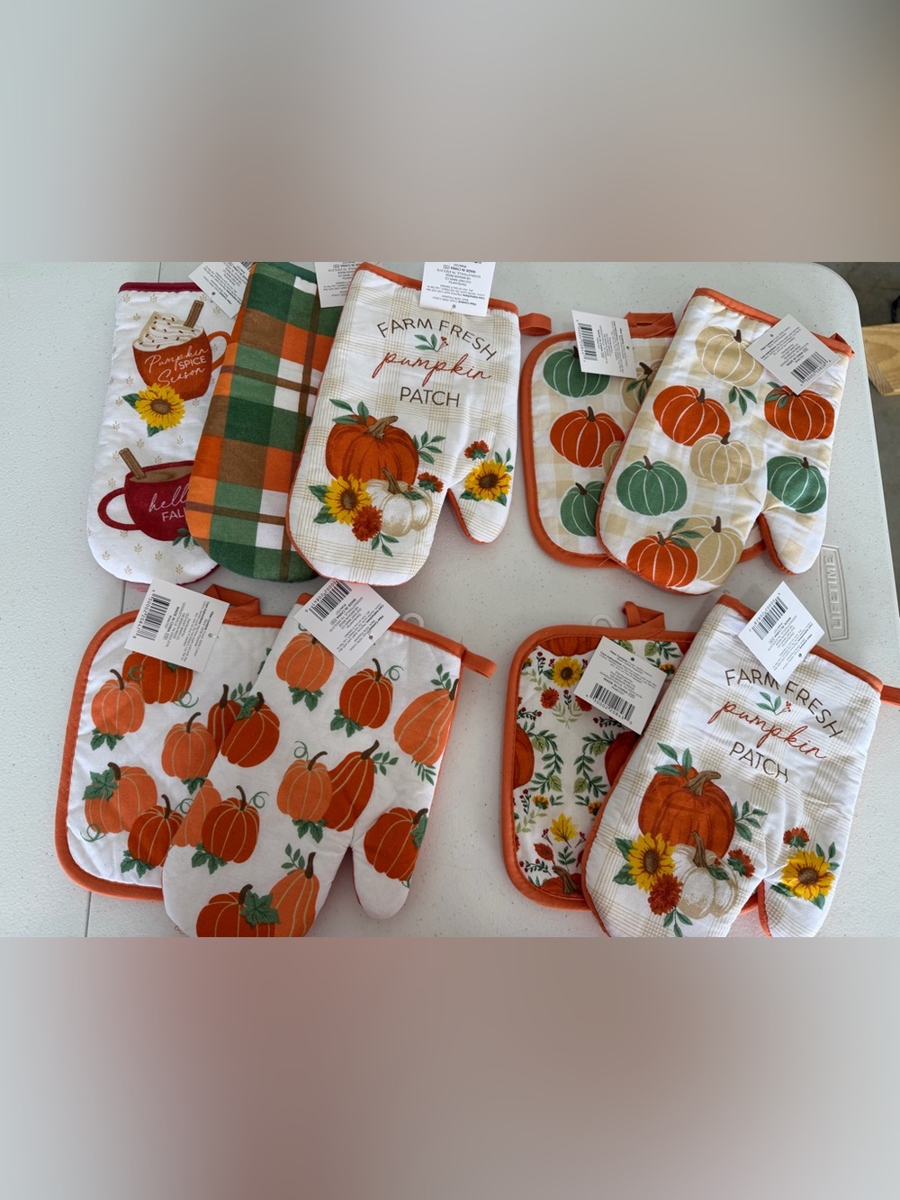 New lot of fall pumpkin Oven Mitts and Pot Holders